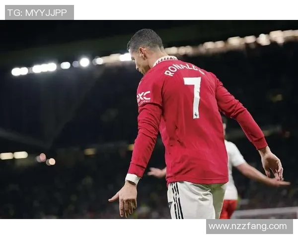 足球巨星C罗的传奇人生与不屈精神探讨